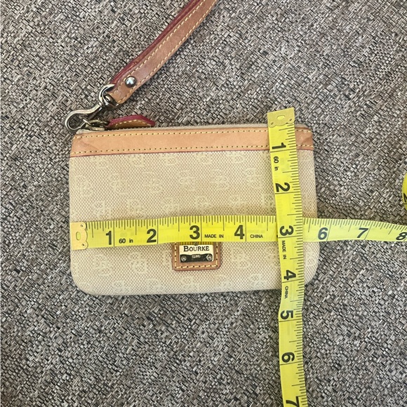 ❣️Dooney&Bourke Vintage Classic Logo Print Wristlet❣️ - Picture 7 of 7